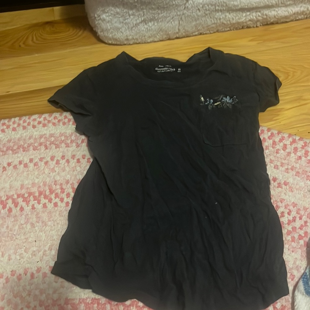 aprocrombie grey shirt with flowers used but like new